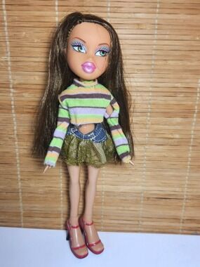 Bratz Yasmin Doll 2001 – Brown Hair, Hazel Eyes – Early Variant – Mixed Outfit